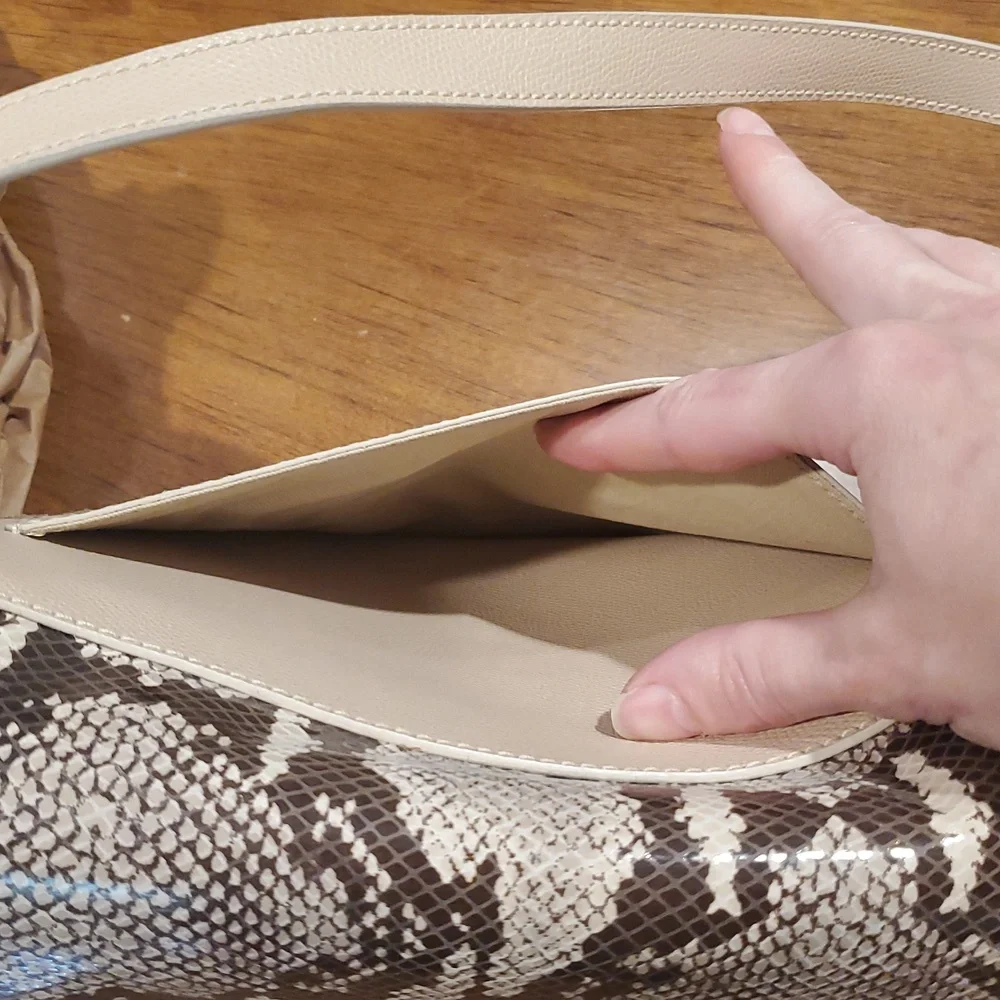 Like NEW Harper Lawrencr python print Shoulder bag
